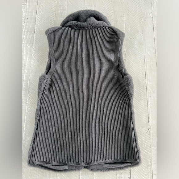 WHBM Womens Faux Fur Super Soft Vest Size Small Gray Collared Full Zip Like New - Picture 7 of 7